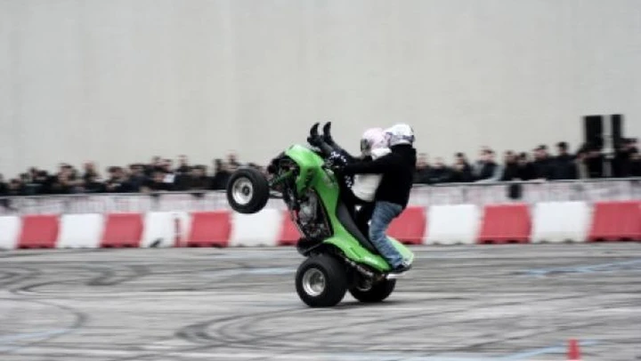 Foto del giorno:  stunt-man italiano su quad