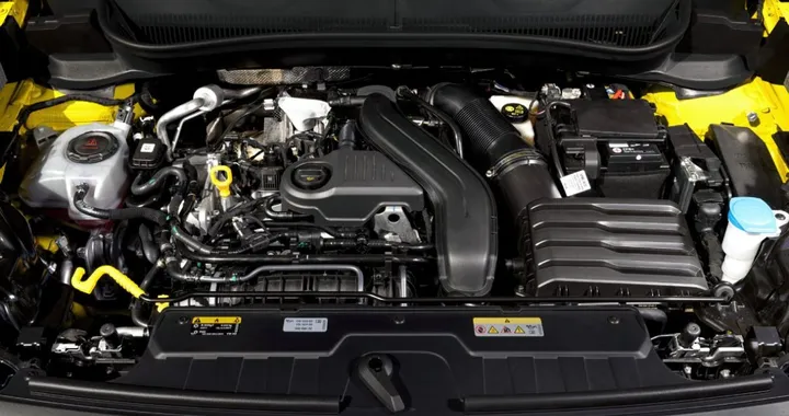 Volkswagen, stop al 3 cilindri 1.0 turbo dopo 14 anni: si passa ai 4 cilindri ibridi