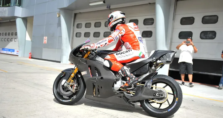 MotoGP: uno scarico da aereo da caccia per Ducati?