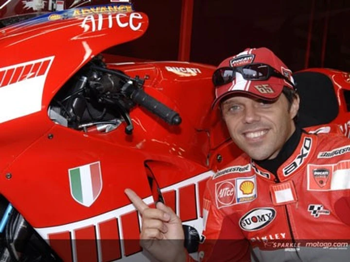 Capirossi celebra la vittoria degli Azzurri