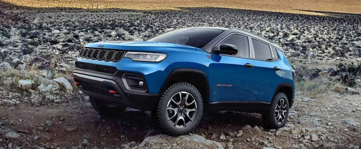Jeep Compass 2025: il futuro elettrico del marchio americano