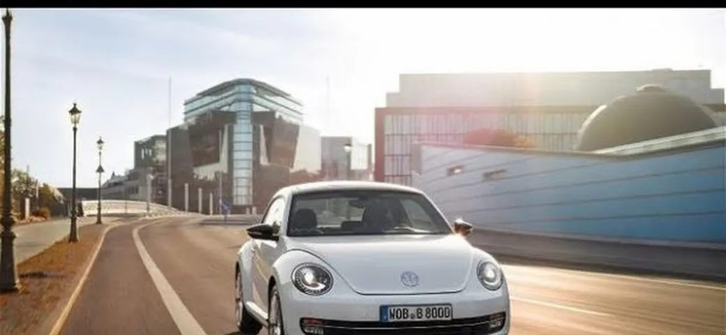 Video: Motor Trend prova la nuova Volkswagen Beetle