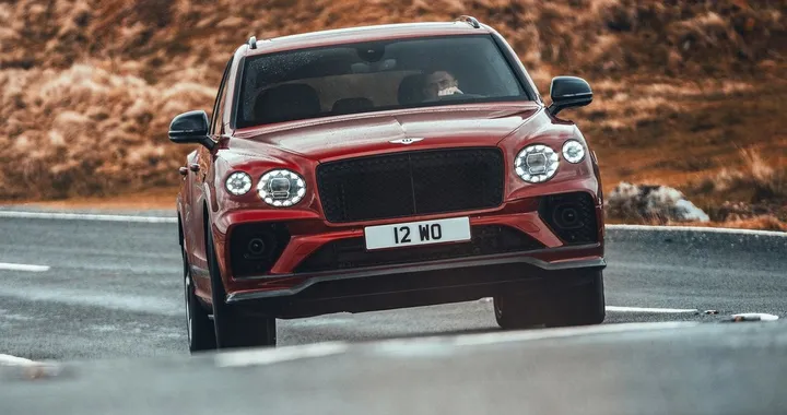 Bentley Bentayga: in arrivo la variante EWB a passo lungo