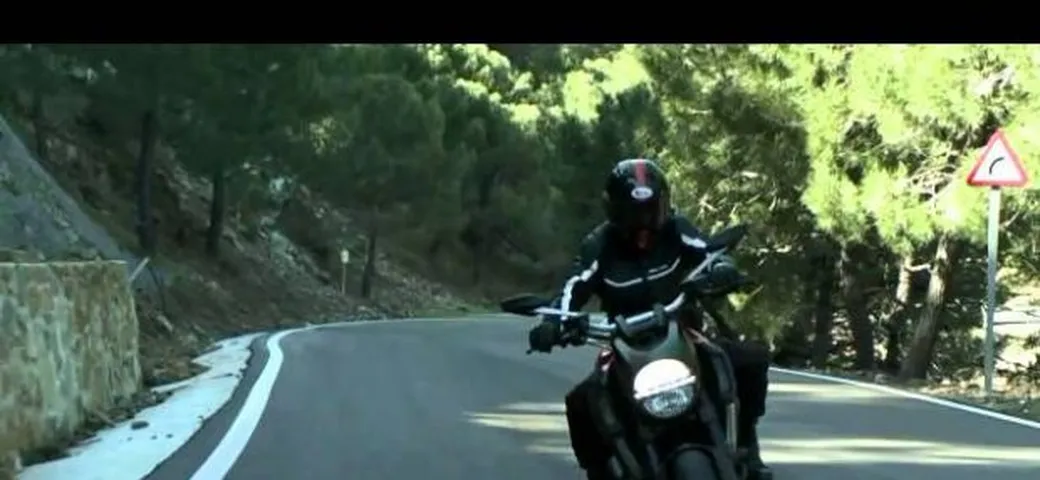 TEST: Faccia a faccia con la Ducati Diavel /video