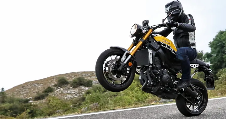 Yamaha XSR 900: il video-test su strada