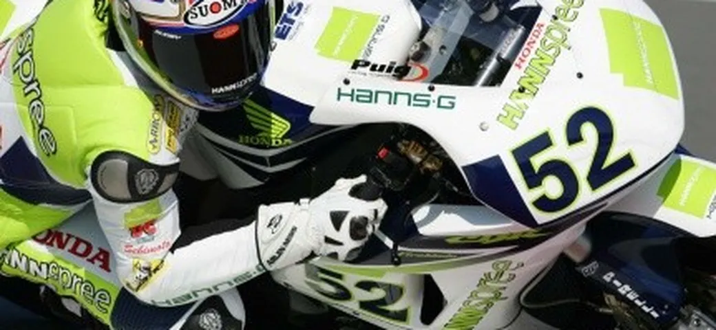 James Toseland domina le prime qualifiche a Phillip Island