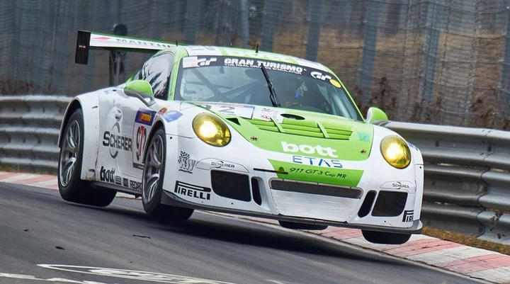Il Nurburgring abolisce i limiti di velocità
