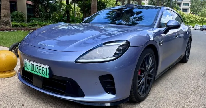 L’elettrica da 768 CV costa 27.000 euro e si ricarica in meno di 12 minuti