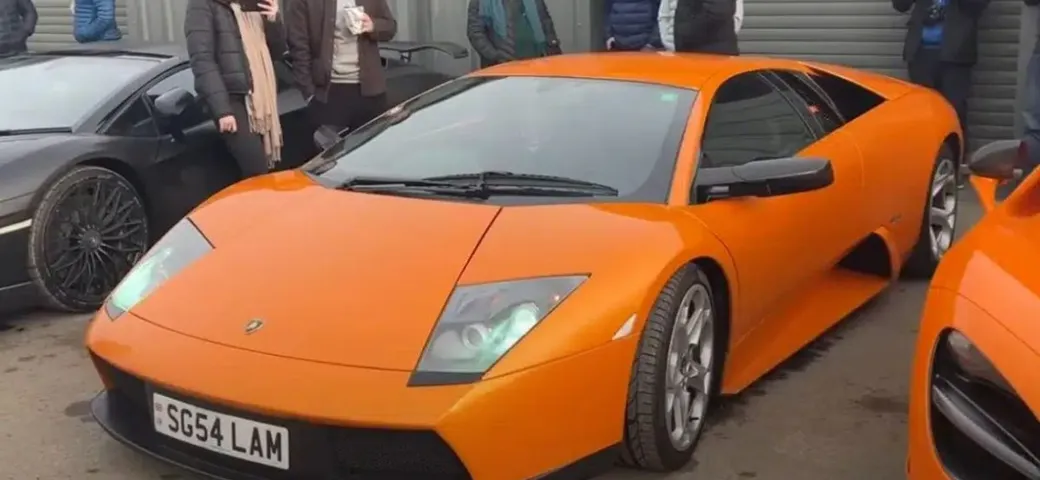 Ripara la sua Lamborghini Murciélago da 480.000 km con 2.500 dollari