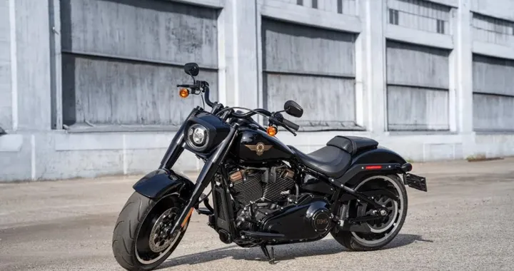 La Harley-Davidson Fat Boy si converte all'elettrico grazie a OZ Motors