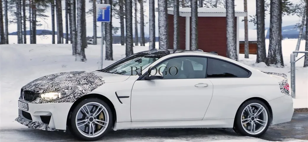 BMW M4 CS: foto spia della sportiva sulla neve