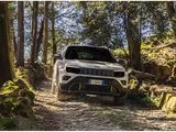 Jeep Avenger 4xe, arriva su strada la versione a trazione integrale