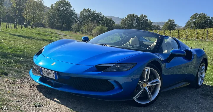 Ferrari 296 GTS: come va la spider da 830 CV