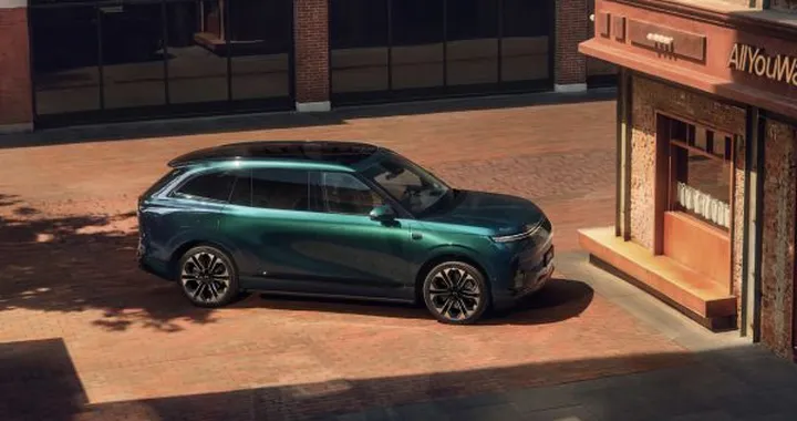 XPENG G9L, il nuovo SUV di lusso arriva in Europa: debutto e prezzi a Parigi