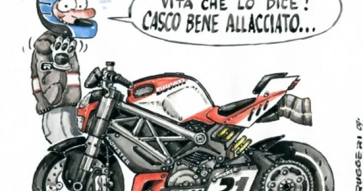 Casco ben allacciato, luci accese anche di giorno e prudenza, sempre!