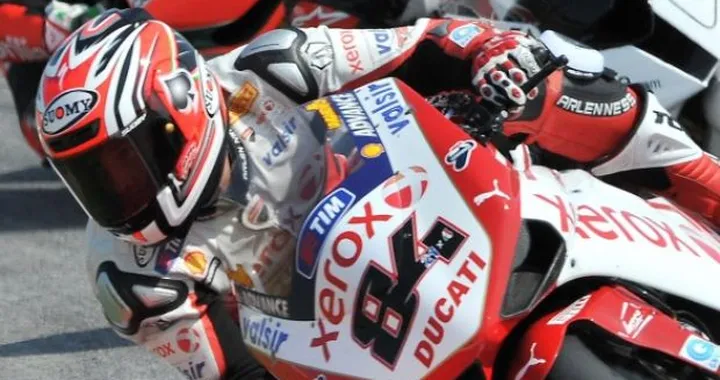 Debutto con podio per il nuovo casco Suomy Apex