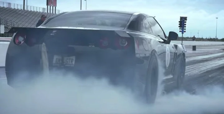 Nissan GT-R: nuovo record sul quarto di miglio