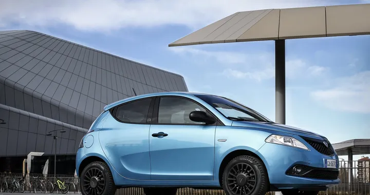 Lancia Ypsilon Hybrid EcoChic: ora anche ibrida leggera