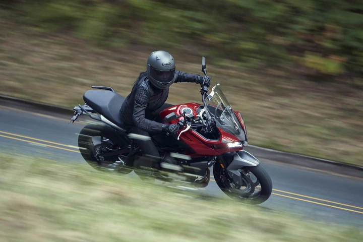 Triumph Tiger Sport 660: foto, caratteristiche e prezzi della nuova crossover