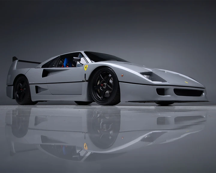 Una Ferrari F40 grigia all'asta senza prezzo di riserva