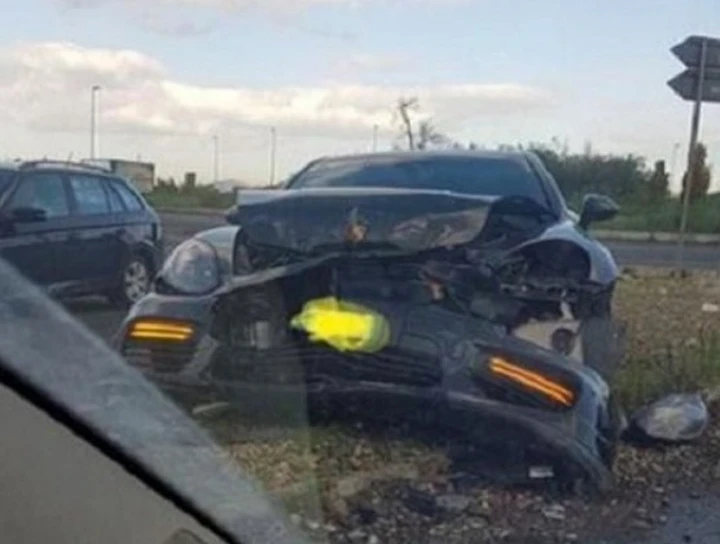 Roma, incidente per Perotti: lui illeso, Porsche distrutta