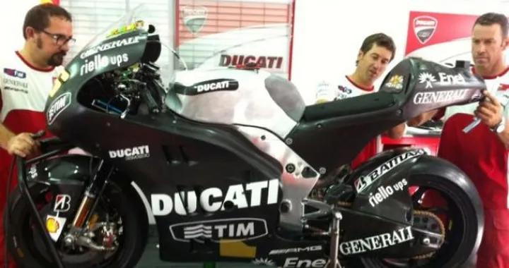 Ecco la Ducati Desmosedici GP12 svelata da Valentino Rossi