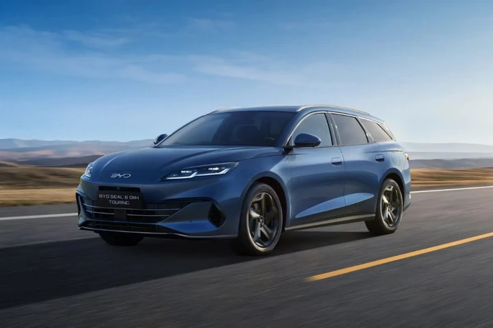 BYD SEAL 6 DM-i, col Super Hybrid l'autonomia vola a 1.500 km