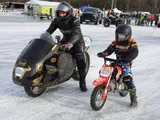 Record sul ghiaccio: un bambino di 8 anni entra nella storia con la sua Honda