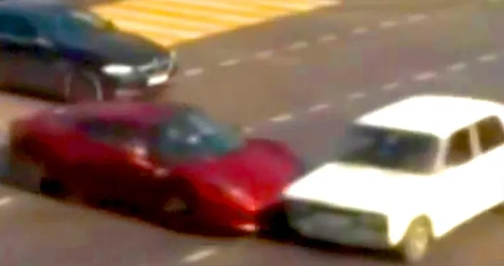 In Russia una Ferrari 458 si schianta contro una Lada in Video