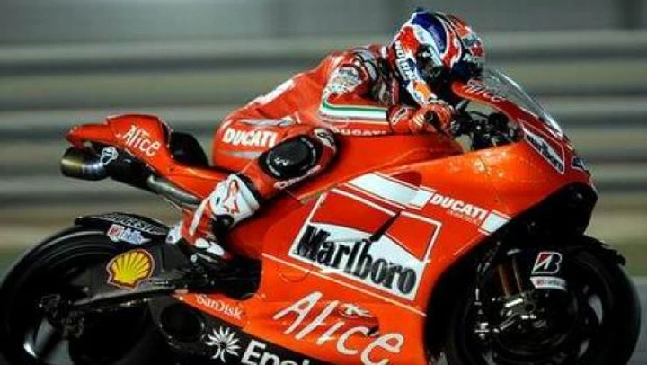 Test MotoGP Qatar day2: Stoner alla carica, Rossi insegue. Meteo ancora bizzoso