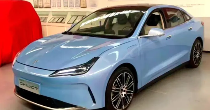Bayon FB77: elettrica cinese con batteria allo stato solido