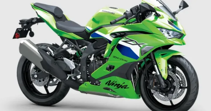 Ninja ZX4RR 2026: Kawasaki rilancia il quattro cilindri 399 cm3