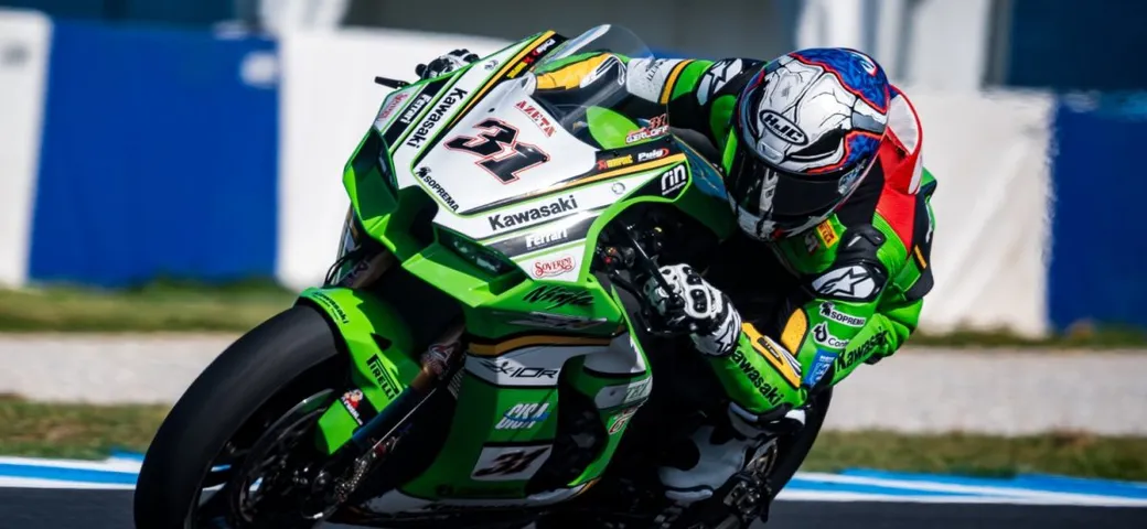 Superbike 2025: Gerloff cade due volte, ma Kawasaki non molla