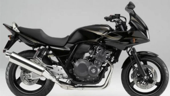 Honda CB400SF 2009: il rinnovamento parte dal basso