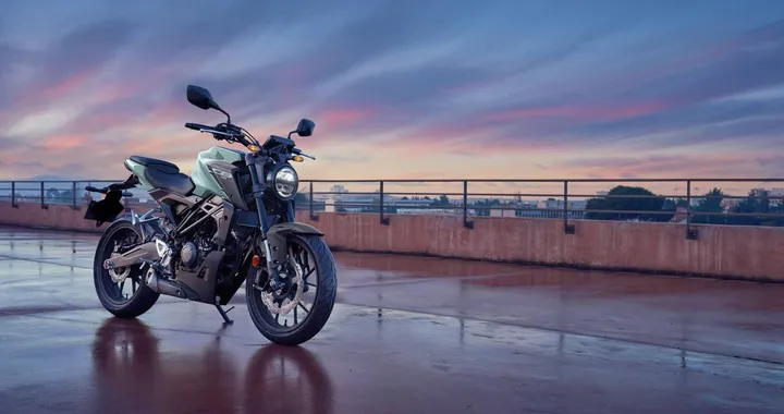 Honda aggiorna la CB125R: più stile, più autonomia, più tecnologia