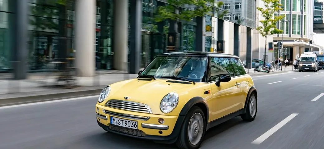 MINI: 20 anni per la seconda generazione di un mito