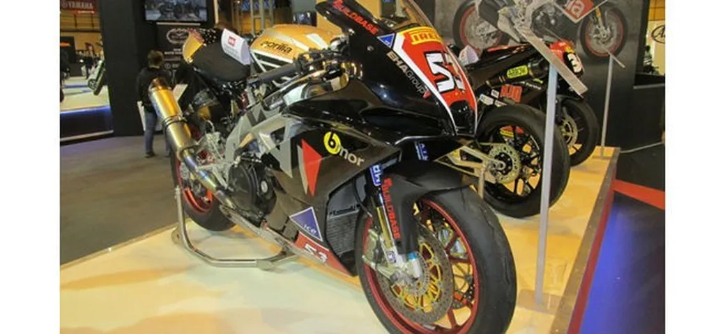 Aprilia risponde a Yamaha con una RSV4-RF track-only