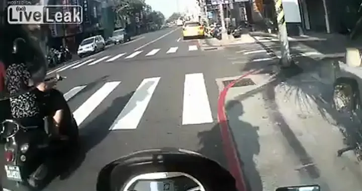 Come portare la spazzatura in discarica in scooter