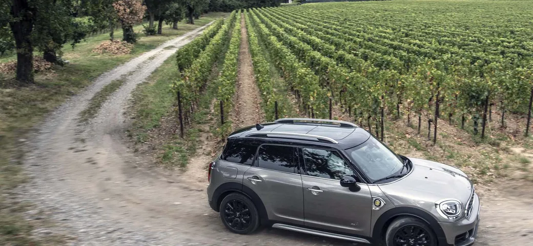 Mini Cooper ibrida: il piacere di guida scientifico [Video]