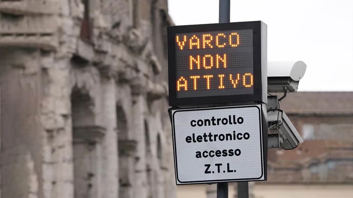 Roma e il boom delle auto ibride: tutti vogliono entrare nella ZTL fascia verde