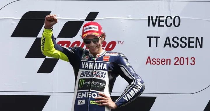MotoGP Assen, assolo di Valentino Rossi: 106° vittoria! Lorenzo da leggenda