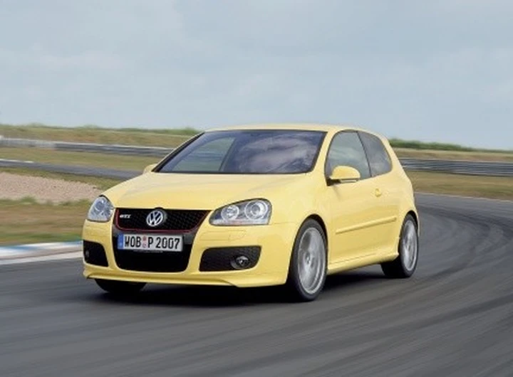 Volkswagen Golf GTI Pirelli: 31700 €