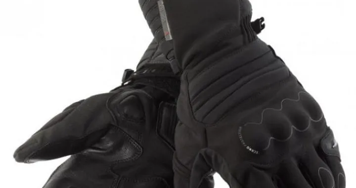 Dainese: guanti Scout per il mototurismo