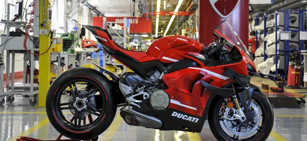 Ducati Panigale Superleggera V4: esce dalla fabbrica la 001/500 [Video]