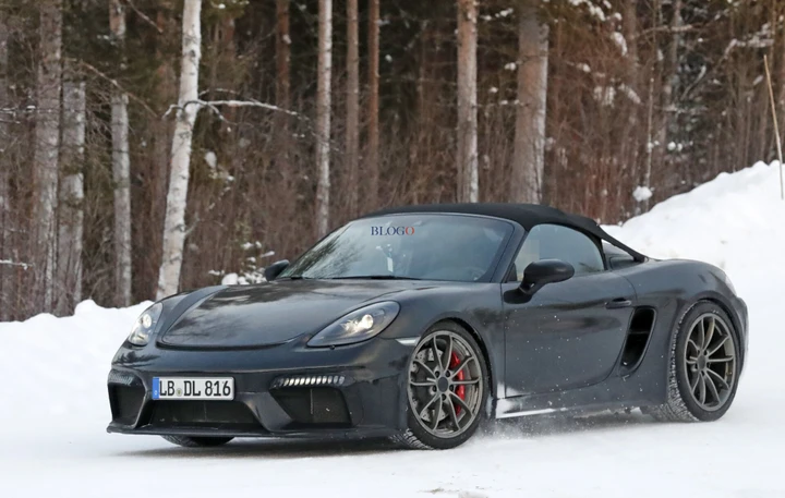 Porsche 718 Boxster Spyder: foto spia sulla neve
