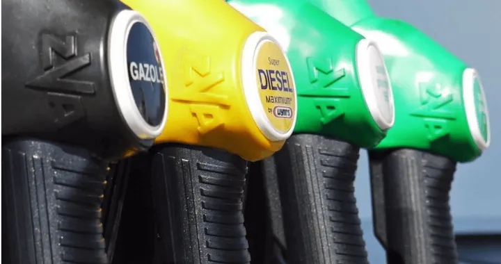 Caro benzina 2023: il Governo vara un nuovo decreto