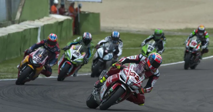 SBK Imola 2017: sette bandiere rosse. Qualcosa non va...