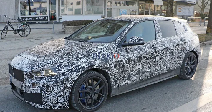 Nuova BMW Serie 1: foto spia degli interni
