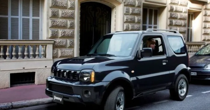 Suzuki Jimny: prime immagini del restyling