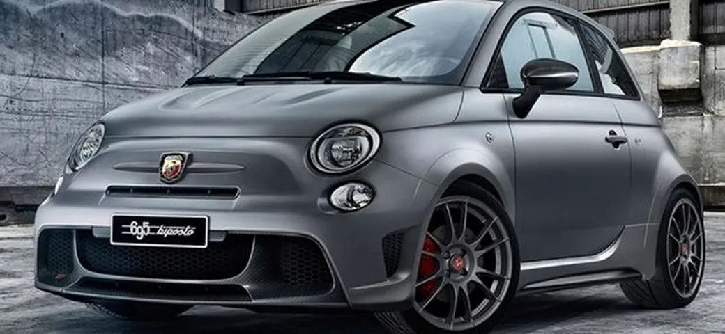 Abarth 695 Biposto: la compatta estrema in video